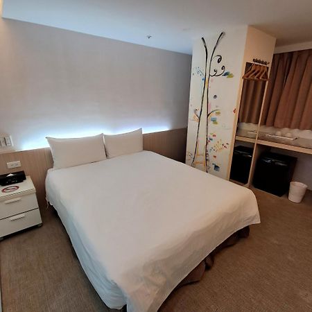 Morwing Hotel Fuzhong Taipei Extérieur photo
