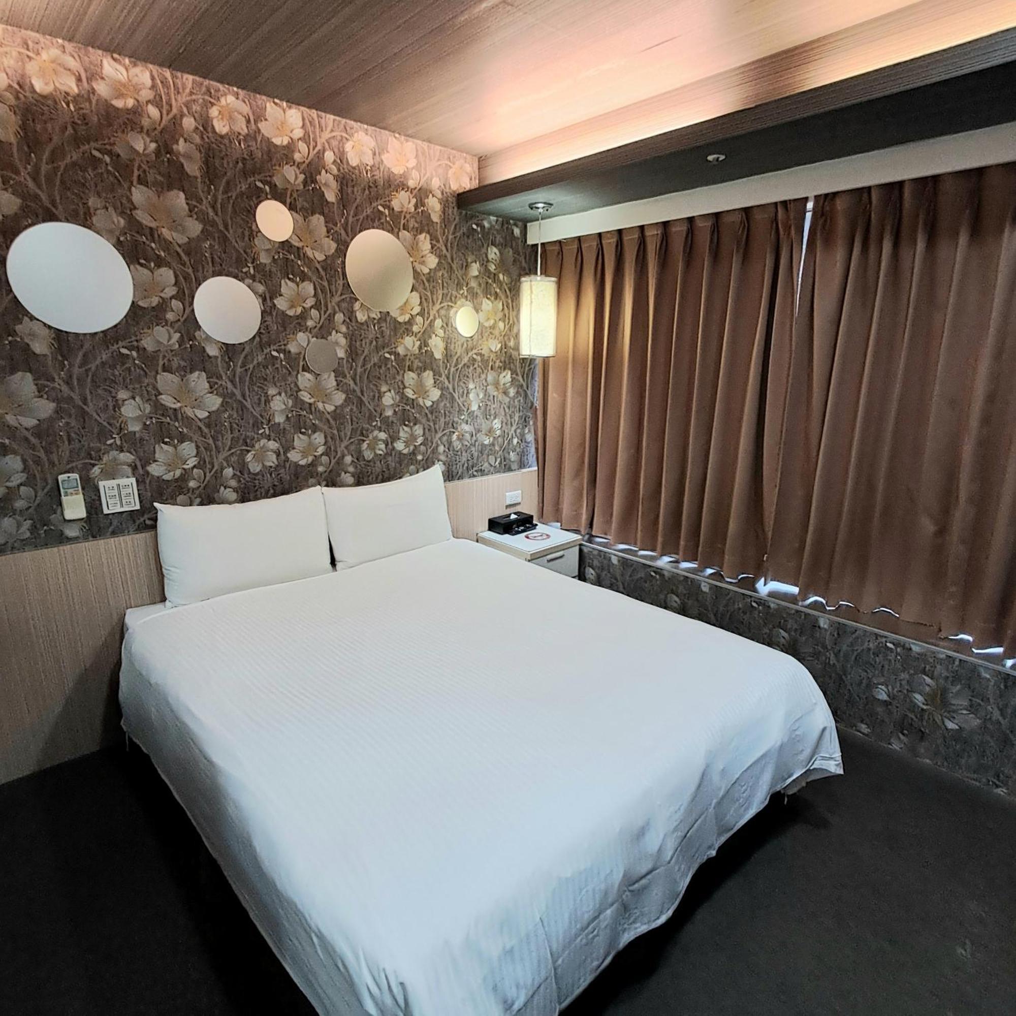 Morwing Hotel Fuzhong Taipei Extérieur photo